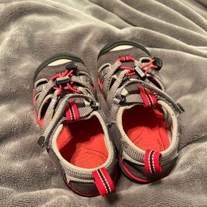 Keen sandals toddler size 11